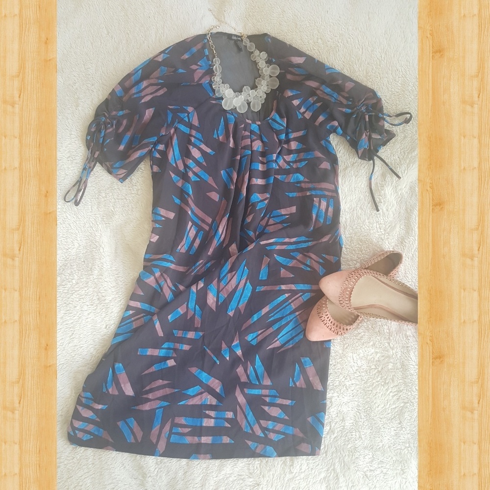 NWOT Geometric Scoop Neck Short Sleeve Shift Dress